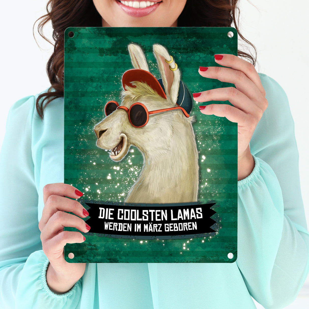 Metallschild mit Spruch: Die coolsten Lamas werden im März geboren