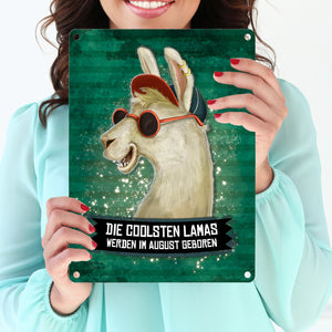Metallschild mit Spruch: Die coolsten Lamas werden im August geboren