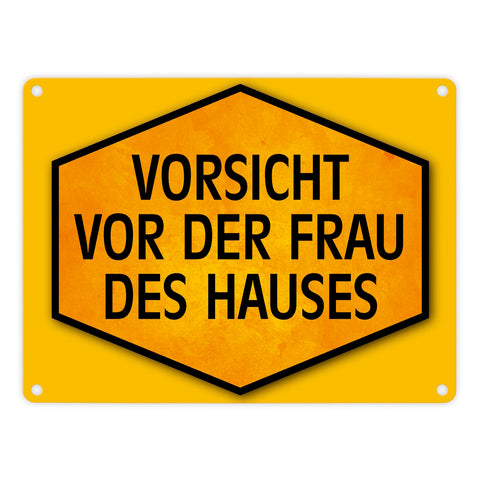Vorsicht vor der Frau des Hauses Warn- und Hinweisschild in Gelb und Schwarz