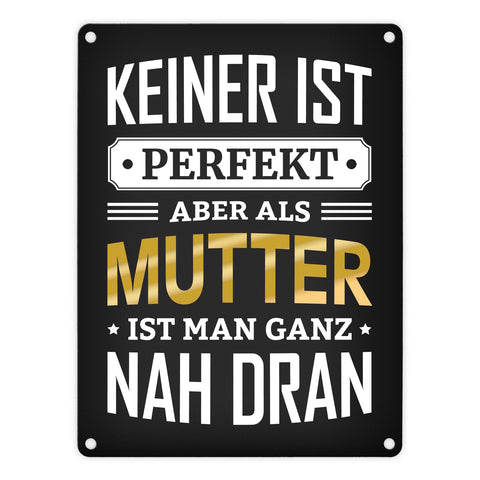 Metallschild mit Spruch: Keiner ist perfekt, aber als Mutter ist man ganz nah dran