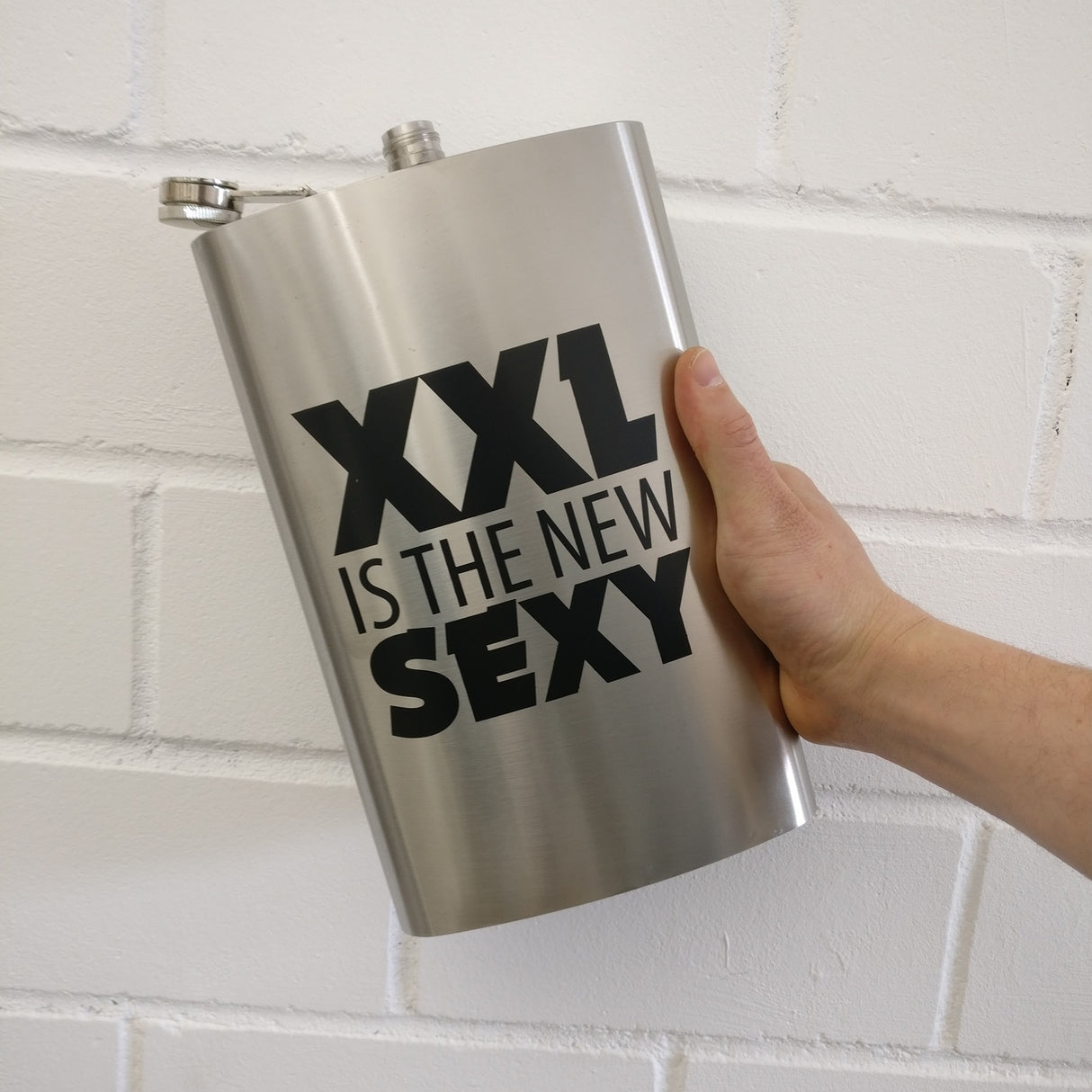 XXL is the new sexy Flachmann mit 1,8l Fassungsvermögen