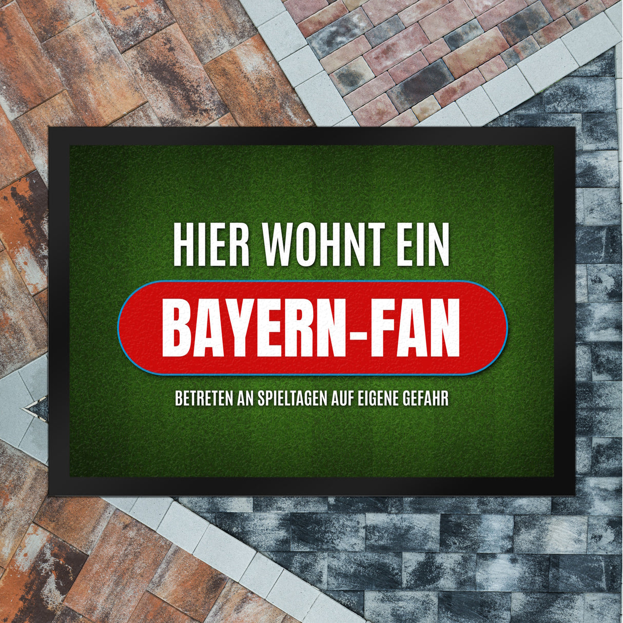 Hier wohnt ein Bayern-Fan Fußmatte mit Rasen Motiv