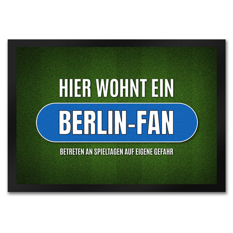 Hier wohnt ein Berlin-Fan Fußmatte mit Rasen Motiv