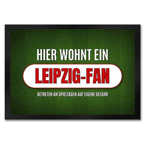Hier wohnt ein Leipzig-Fan Fußmatte mit Rasen Motiv