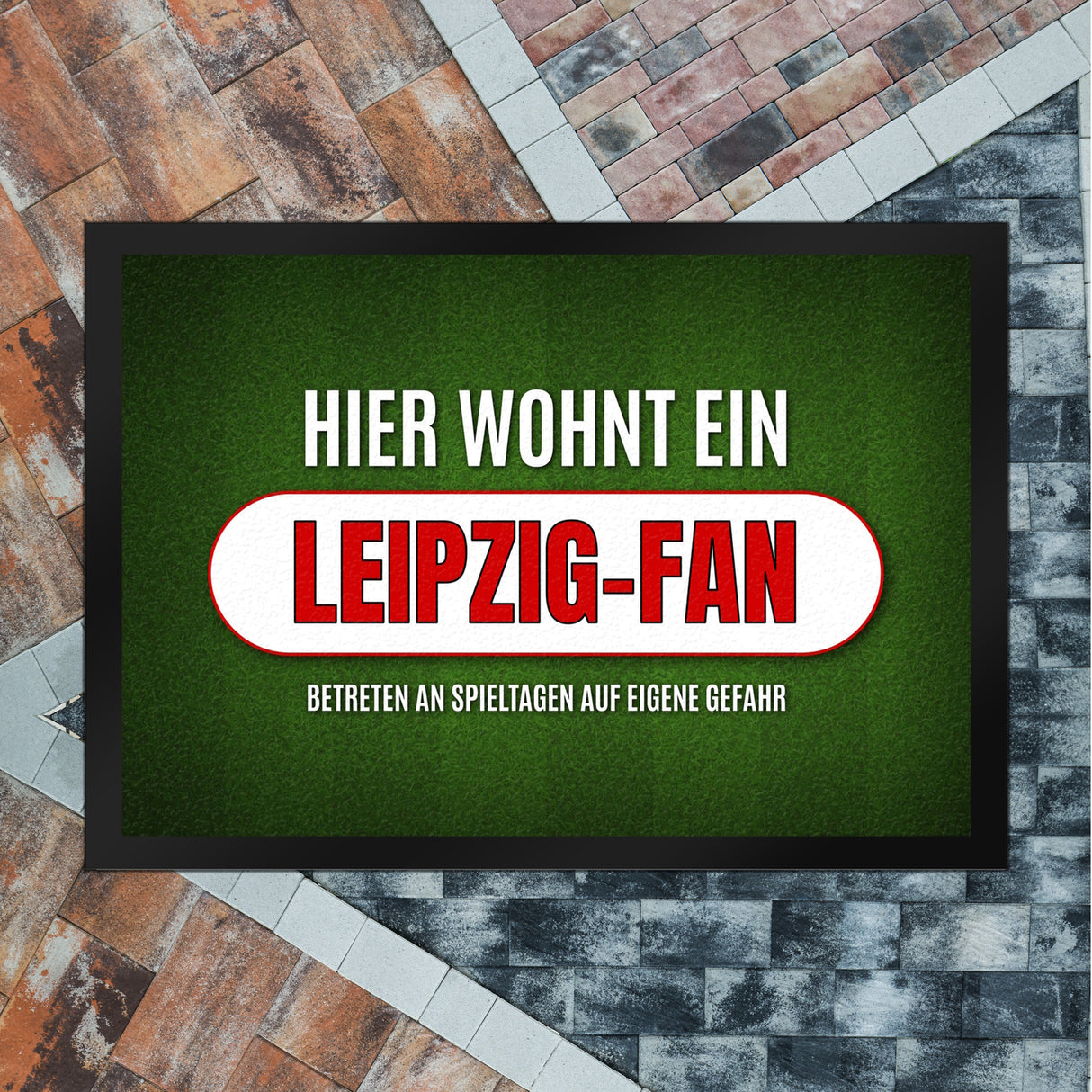 Hier wohnt ein Leipzig-Fan Fußmatte mit Rasen Motiv