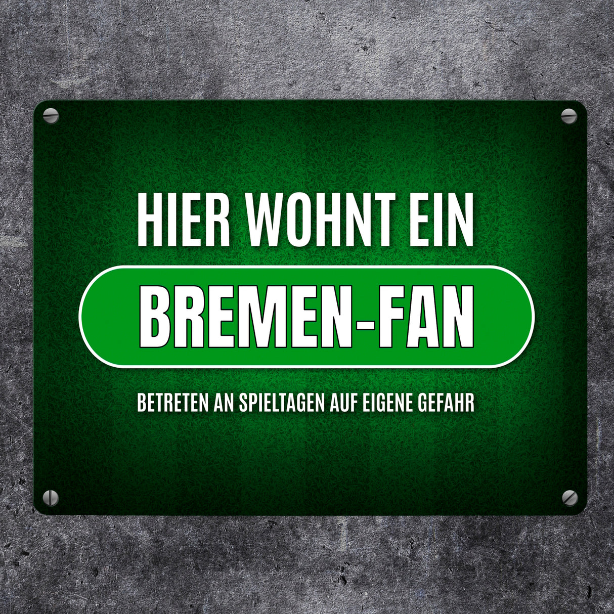 Hier wohnt ein Bremen-Fan Metallschild mit Rasen Motiv