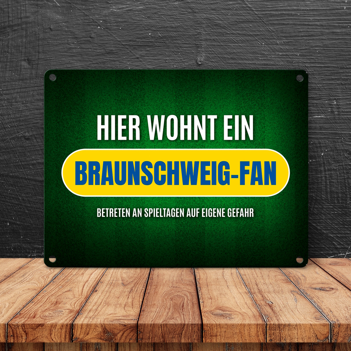 Hier wohnt ein Braunschweig-Fan Metallschild mit Rasen Motiv