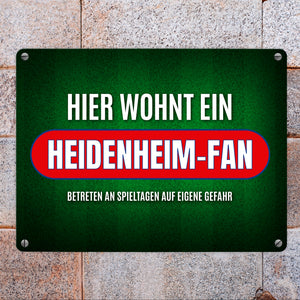 Hier wohnt ein Heidenheim-Fan Metallschild mit Rasen Motiv