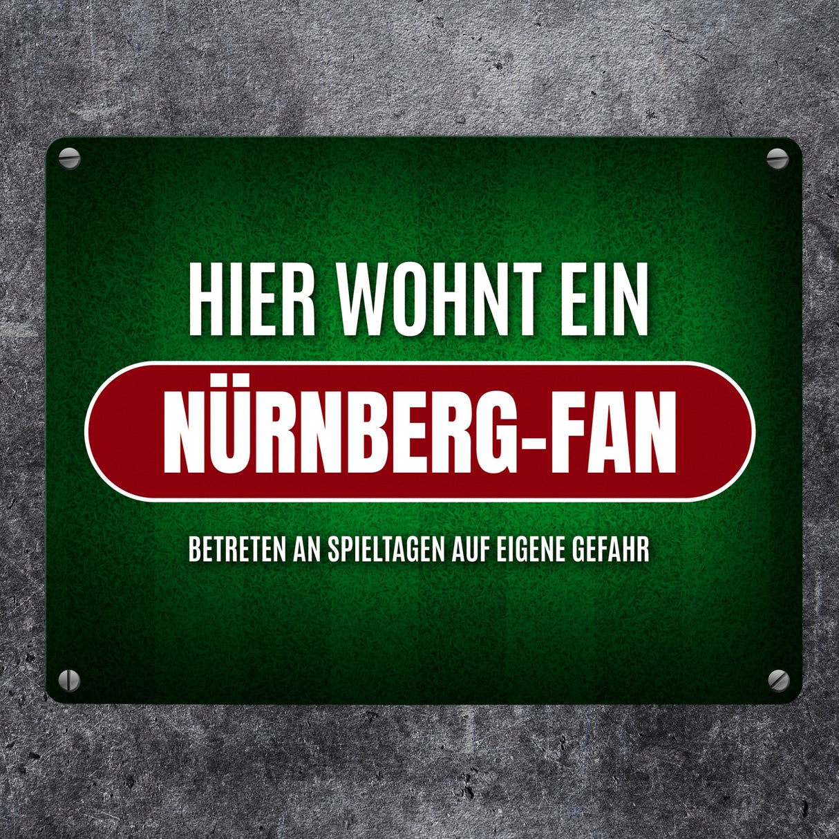 Hier wohnt ein Nürnberg-Fan Metallschild mit Rasen Motiv