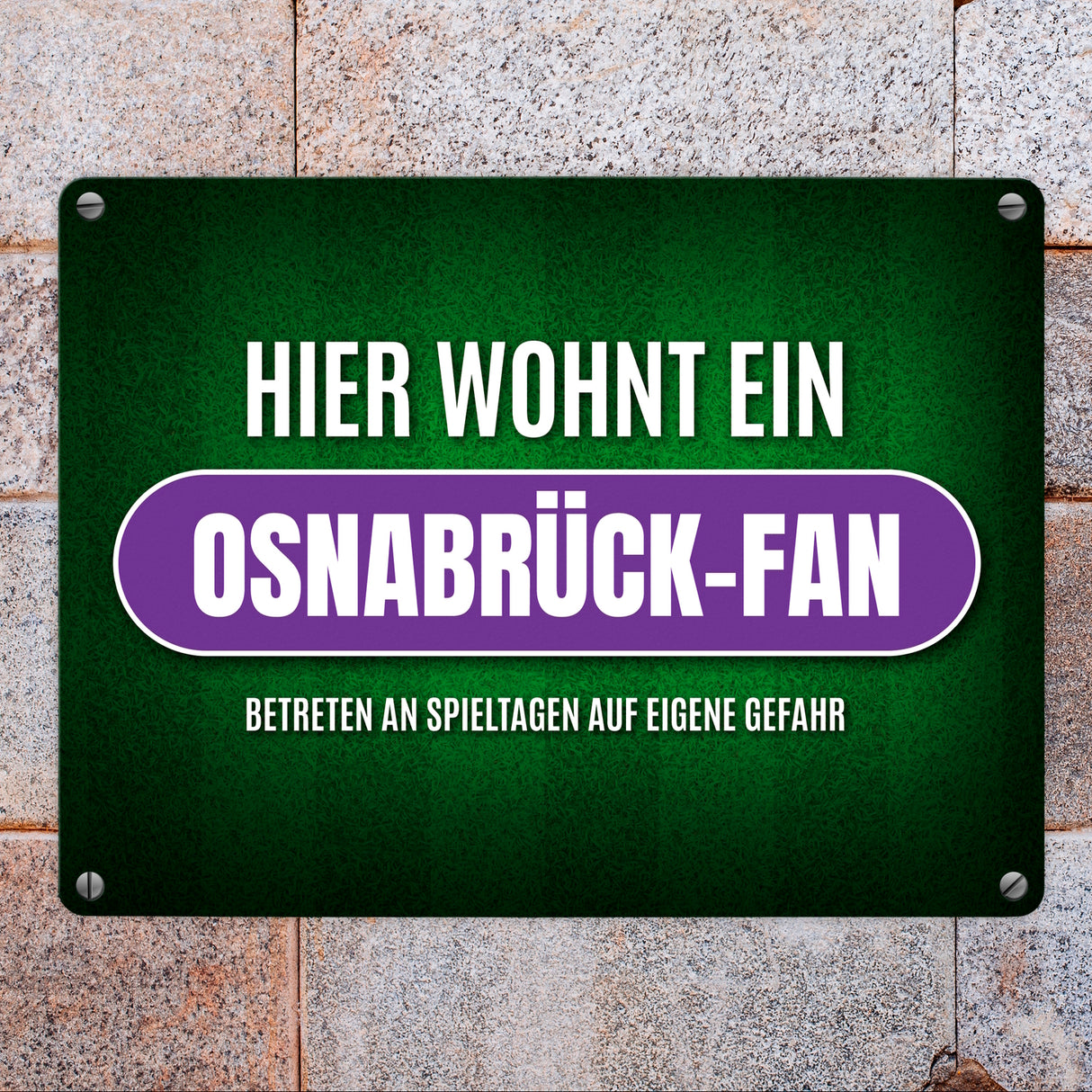 Hier wohnt ein Osnabrück-Fan Metallschild mit Rasen Motiv