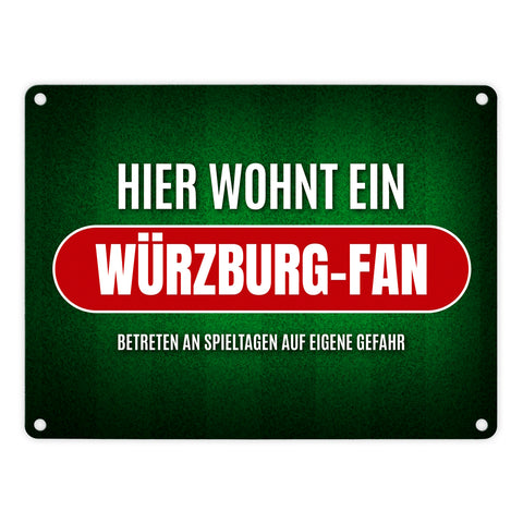 Hier wohnt ein Würzburg-fan Metallschild mit Rasen Motiv