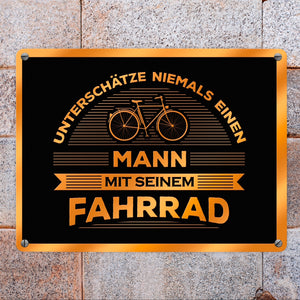 mountainbike beschilderung Unterschätze niemals einen Mann mit seinem Fahrrad Metallschild