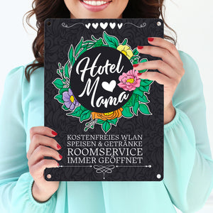 Hotel Mama Metallschild mit floralen Mustern und Aufschriften