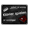 Klavier spielen Metallschild - Arbeit ist wichtig Klavierspielen ist wichtiger