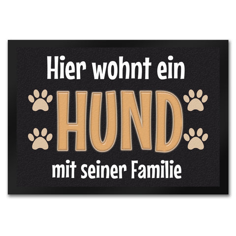 Hier wohnt ein Hund mit seiner Familie Fußmatte