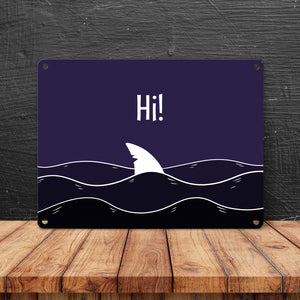 Hi! Lustiges Hai Metallschild mit Haifischflosse und Meeresmotiv