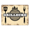 Grillecke Metallschild mit coolem Grillmotiv auf beigem Hintergrund