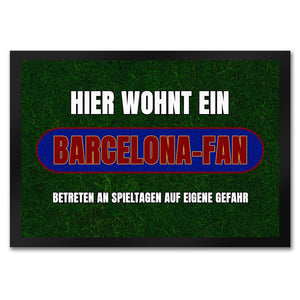 Hier wohnt ein Barcelona-Fan Fußmatte in 35x50 cm mit Rasenmotiv
