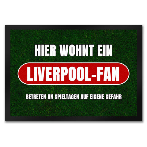 Hier wohnt ein Liverpool-Fan Fußmatte in 35x50 cm mit Rasenmotiv