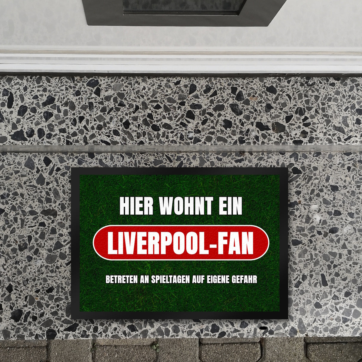 Hier wohnt ein Liverpool-Fan Fußmatte in 35x50 cm mit Rasenmotiv