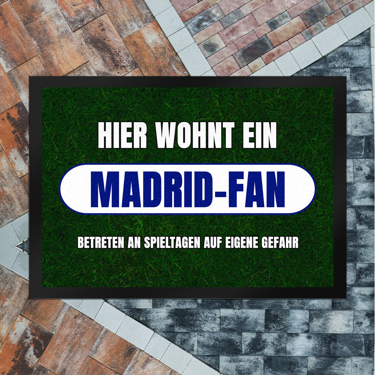 Hier wohnt ein Madrid-Fan Fußmatte in 35x50 cm mit Rasenmotiv