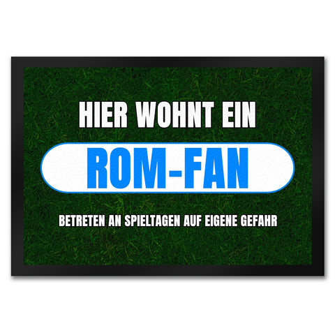 Hier wohnt ein Rom-Fan Fußmatte in 35x50 cm mit Rasenmotiv
