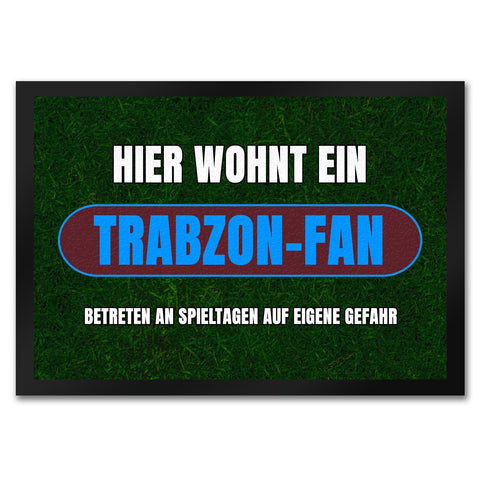 Hier wohnt ein Trabzon-Fan Fußmatte in 35x50 cm mit Rasenmotiv