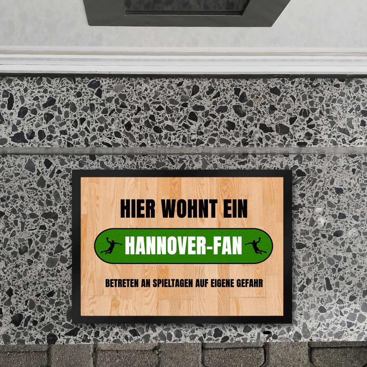 Hier wohnt ein Hannover-Fan Fußmatte in 35x50 cm mit Turnhallenboden Motiv