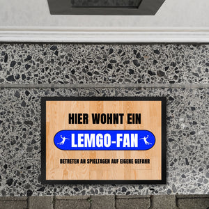 Hier wohnt ein Lemgo-Fan Fußmatte in 35x50 cm mit Turnhallenboden Motiv