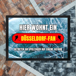 Hier wohnt ein Düsseldorf-Fan Fußmatte in 35x50 cm mit Eishallen Boden-Motiv
