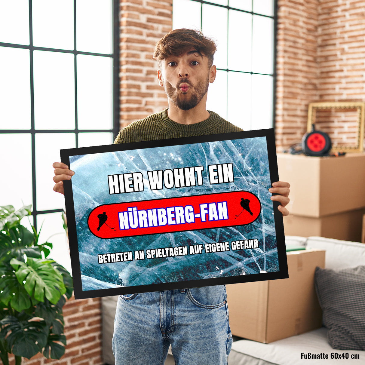 Hier wohnt ein Nürnberg-Fan Fußmatte in 35x50 cm mit Eishallen Boden-Motiv