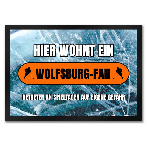 Hier wohnt ein Wolfsburg-Fan Fußmatte in 35x50 cm mit Eishallen Boden-Motiv