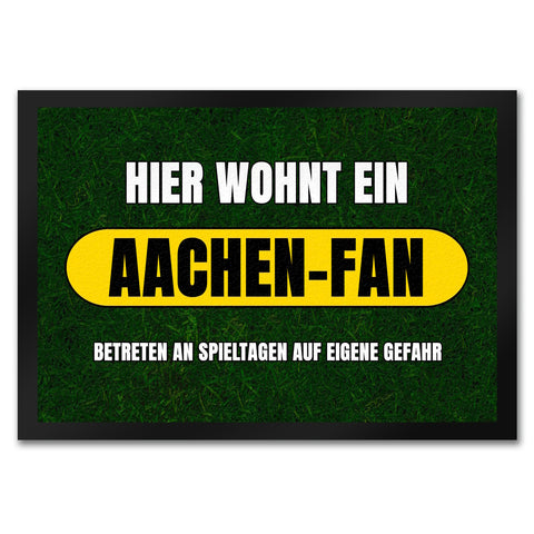Hier wohnt ein Aachen-Fan Fußmatte in 35x50 cm mit Rasenmotiv