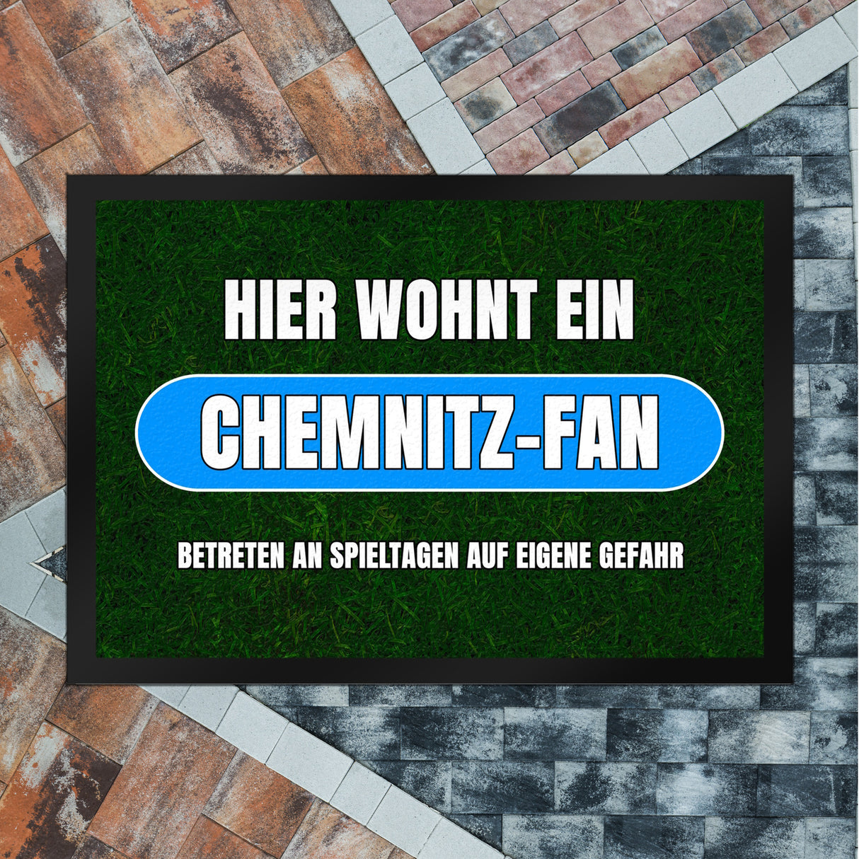 Hier wohnt ein Chemnitz-Fan Fußmatte in 35x50 cm mit Rasenmotiv