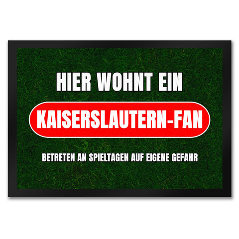 Hier wohnt ein Kaiserslautern-Fan Fußmatte in 35x50 cm mit Rasenmotiv