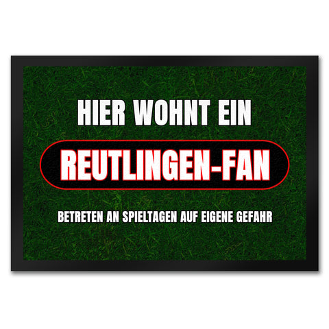 Hier wohnt ein Reutlingen-Fan Fußmatte in 35x50 cm mit Rasenmotiv