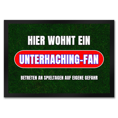 Hier wohnt ein Unterhaching-Fan Fußmatte in 35x50 cm mit Rasenmotiv