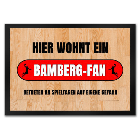 Hier wohnt ein Bamberg-Fan Fußmatte in 35x50 cm mit Turnhallenboden Motiv
