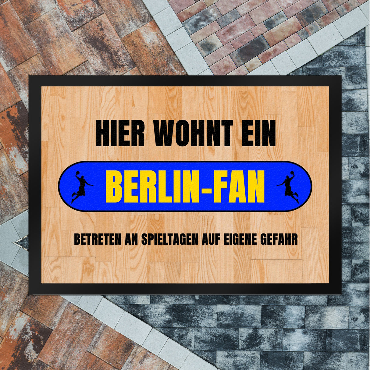 Hier wohnt ein Berlin-Fan Fußmatte in 35x50 cm mit Turnhallenboden Motiv