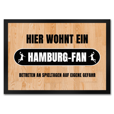 Hier wohnt ein Hamburg-Fan Fußmatte in 35x50 cm mit Turnhallenboden Motiv