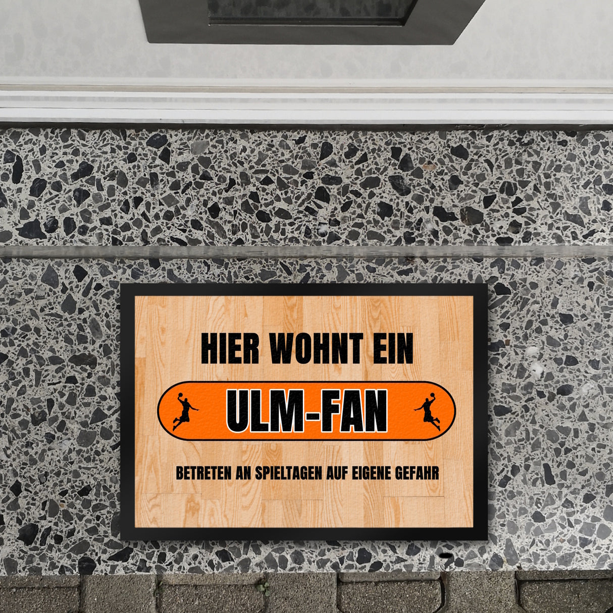 Hier wohnt ein Ulm-Fan Fußmatte in 35x50 cm mit Turnhallenboden Motiv