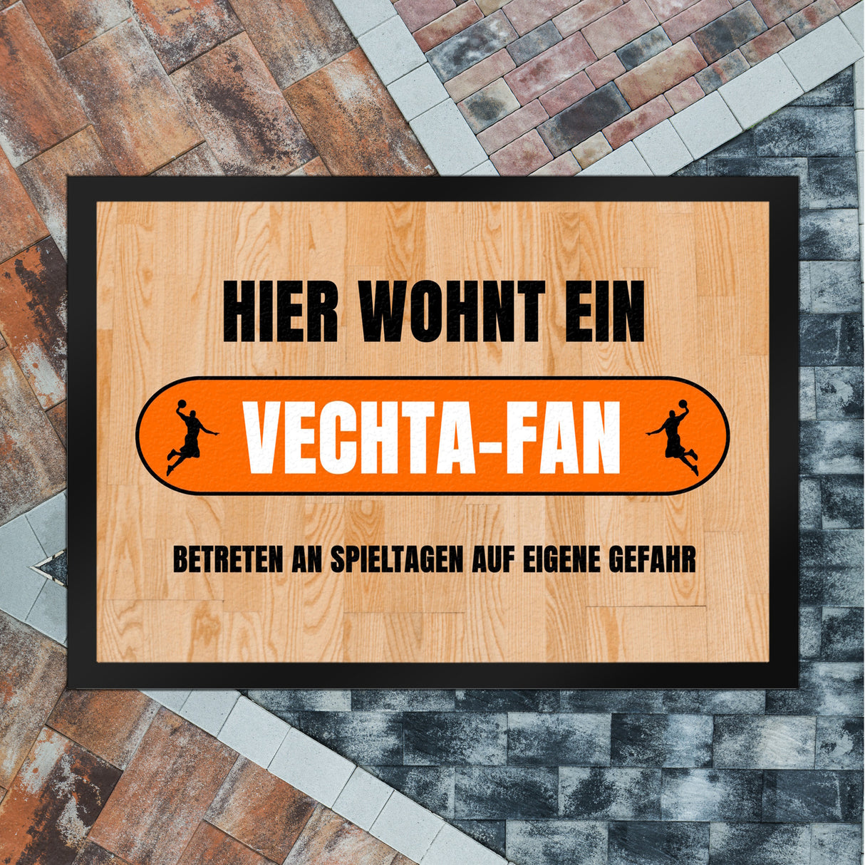 Hier wohnt ein Vechta-Fan Fußmatte in 35x50 cm mit Turnhallenboden Motiv