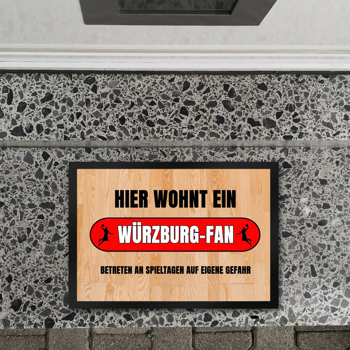 Hier wohnt ein Würzburg-Fan Fußmatte in 35x50 cm mit Turnhallenboden Motiv