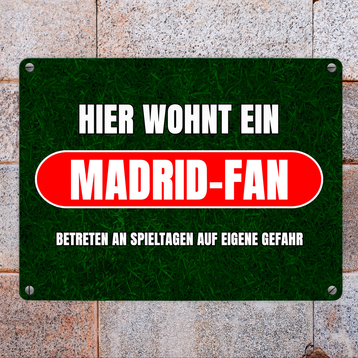 Hier wohnt ein Madrid-Fan Metallschild in 15x20 cm mit Rasenmotiv