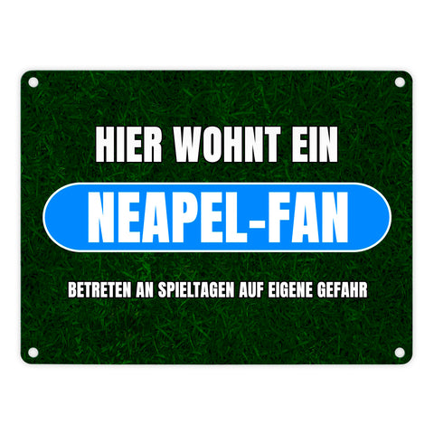 Hier wohnt ein Neapel-Fan Metallschild in 15x20 cm mit Rasenmotiv