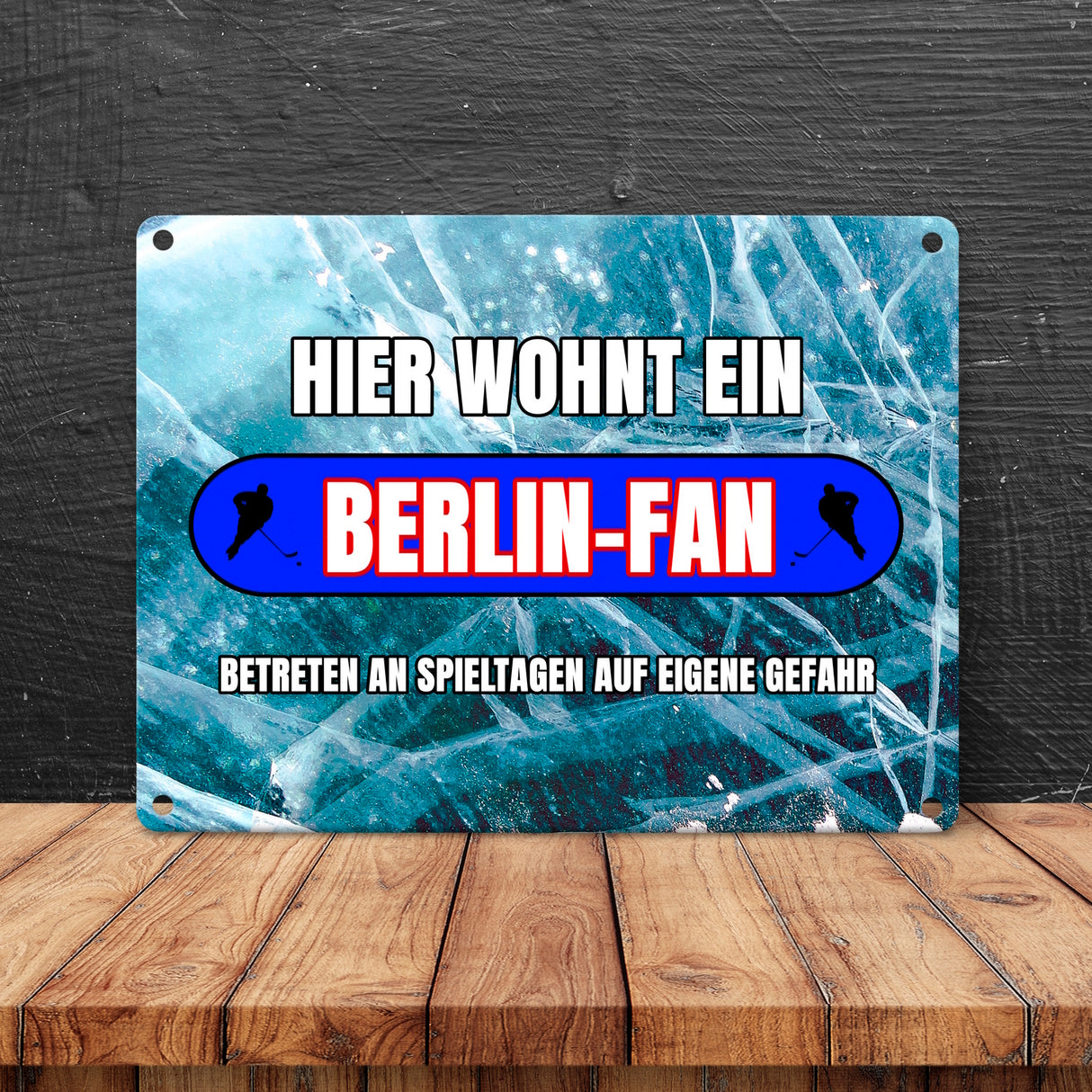 Hier wohnt ein Berlin-Fan Metallschild in 15x20 cm mit Eishallen Boden-Motiv