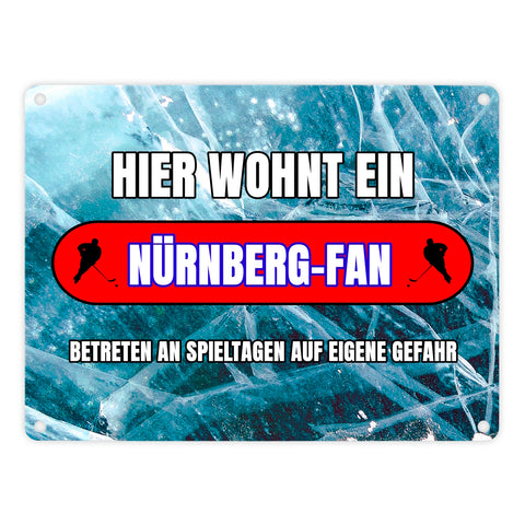 Hier wohnt ein Nürnberg-Fan Metallschild in 15x20 cm mit Eishallen Boden-Motiv