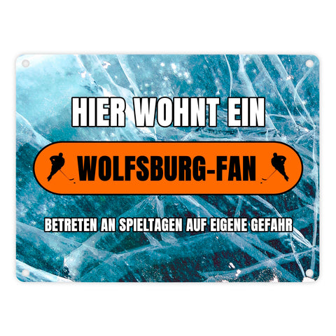 Hier wohnt ein Wolfsburg-Fan Metallschild in 15x20 cm mit Eishallen Boden-Motiv