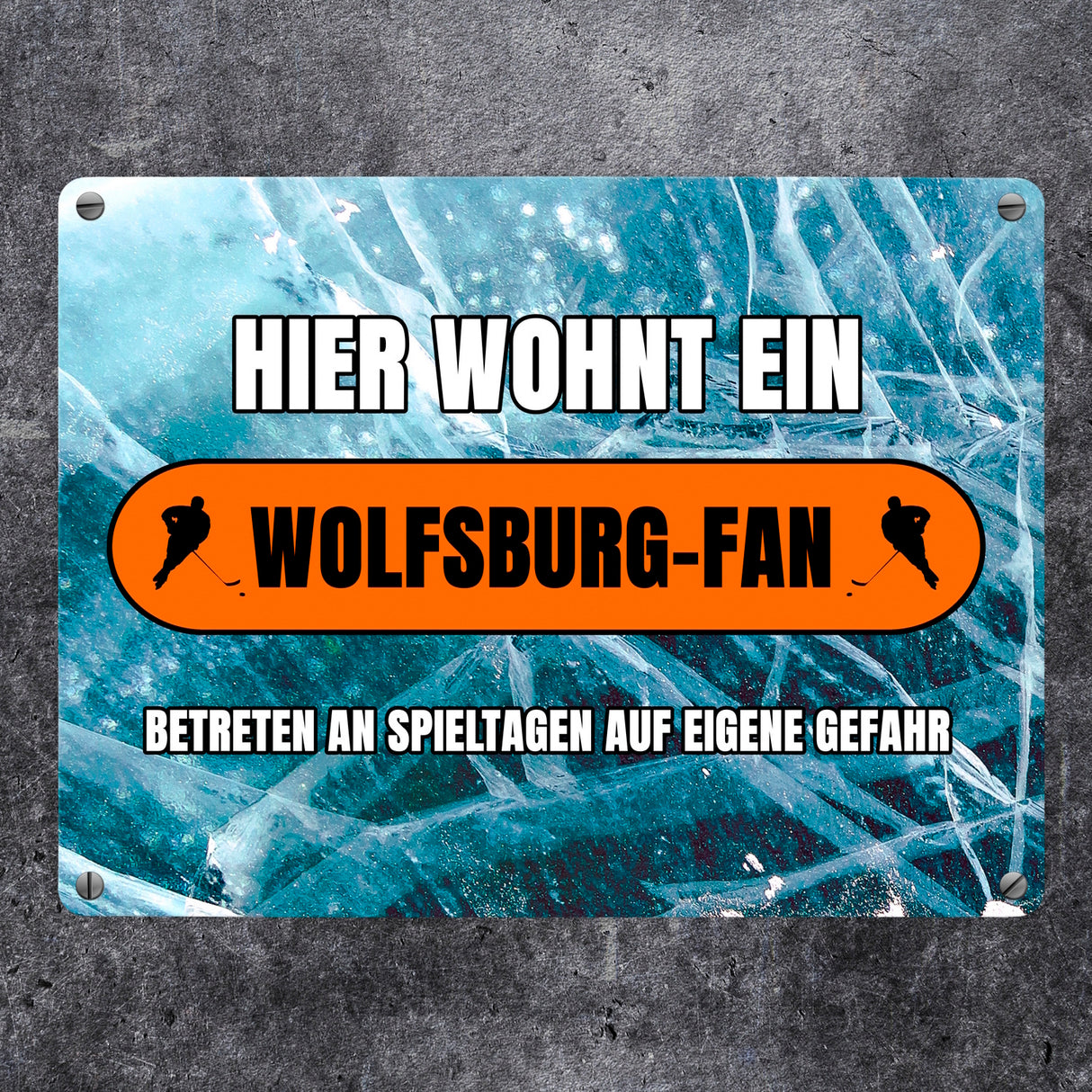 Hier wohnt ein Wolfsburg-Fan Metallschild in 15x20 cm mit Eishallen Boden-Motiv