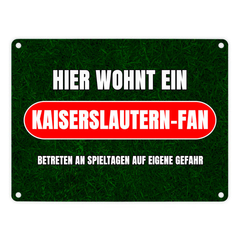 Hier wohnt ein Kaiserslautern-Fan Metallschild in 15x20 cm mit Rasenmotiv